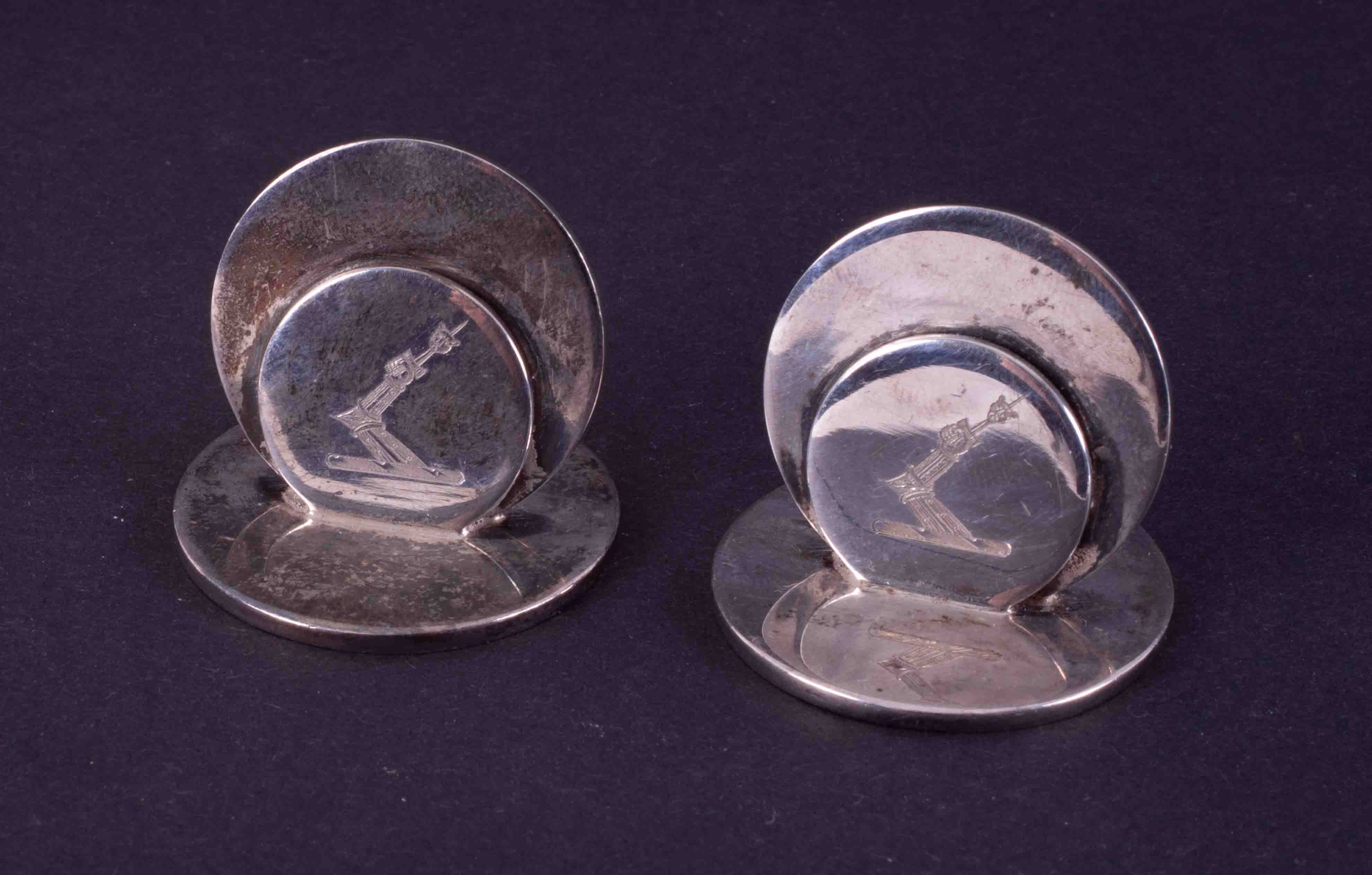 A pair of Edwardian silver menu/place holders, circular double disc design, engraved crest on