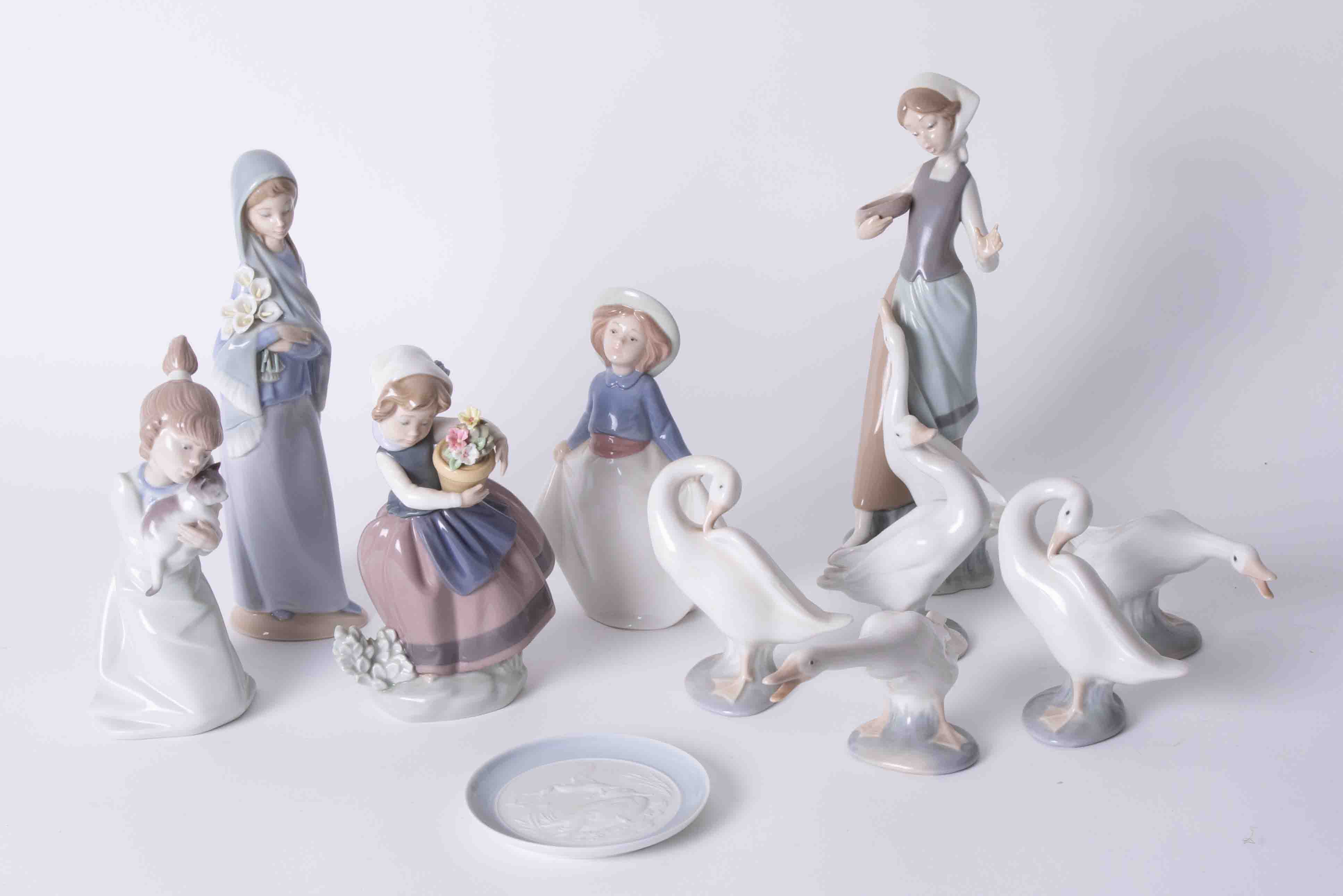 A mixed collection including ten Lladro figures and one Nao figure, (11).
