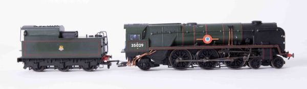 Hornby made 00 gauge model railway, British Railways 4-6-2 Merchant Navy Class ' Ellerman Lines ' No