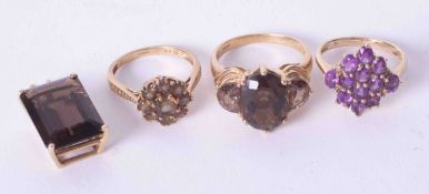 Three 9ct gold dress rings & a pendant set with quartz, 16g (4).