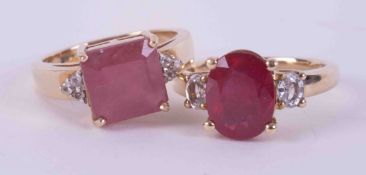 A set of two 9ct yellow gold rings both set with red & white paste stones, one being a size O and