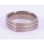 A gents Titanium square shaped and lined patterned wedding band, 3.36g, size W, width 6mm.