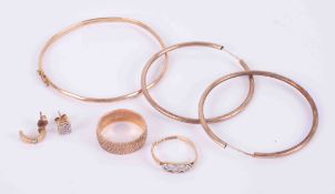 A bag of mixed 9ct yellow gold items including hoop earrings x 3, 2 x odd stone set earrings and a