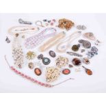 A bag of various costume jewellery.