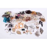 A bag of various costume jewellery.