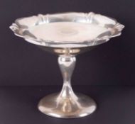 A George V silver pedestal dish approx. 300gms.