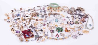 A bag of various costume jewellery.