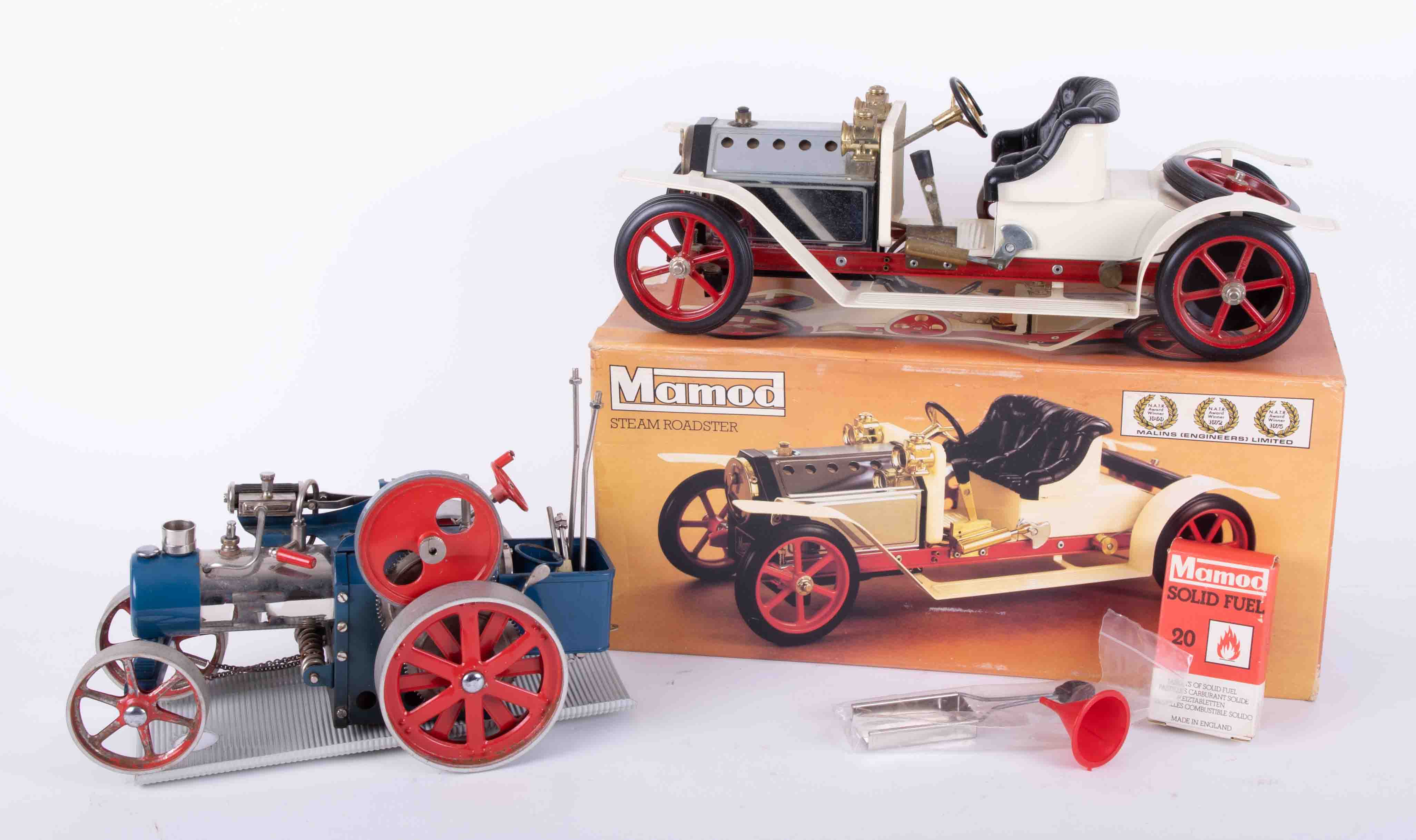Mamod, a traction engine together with a steam roadster (2).