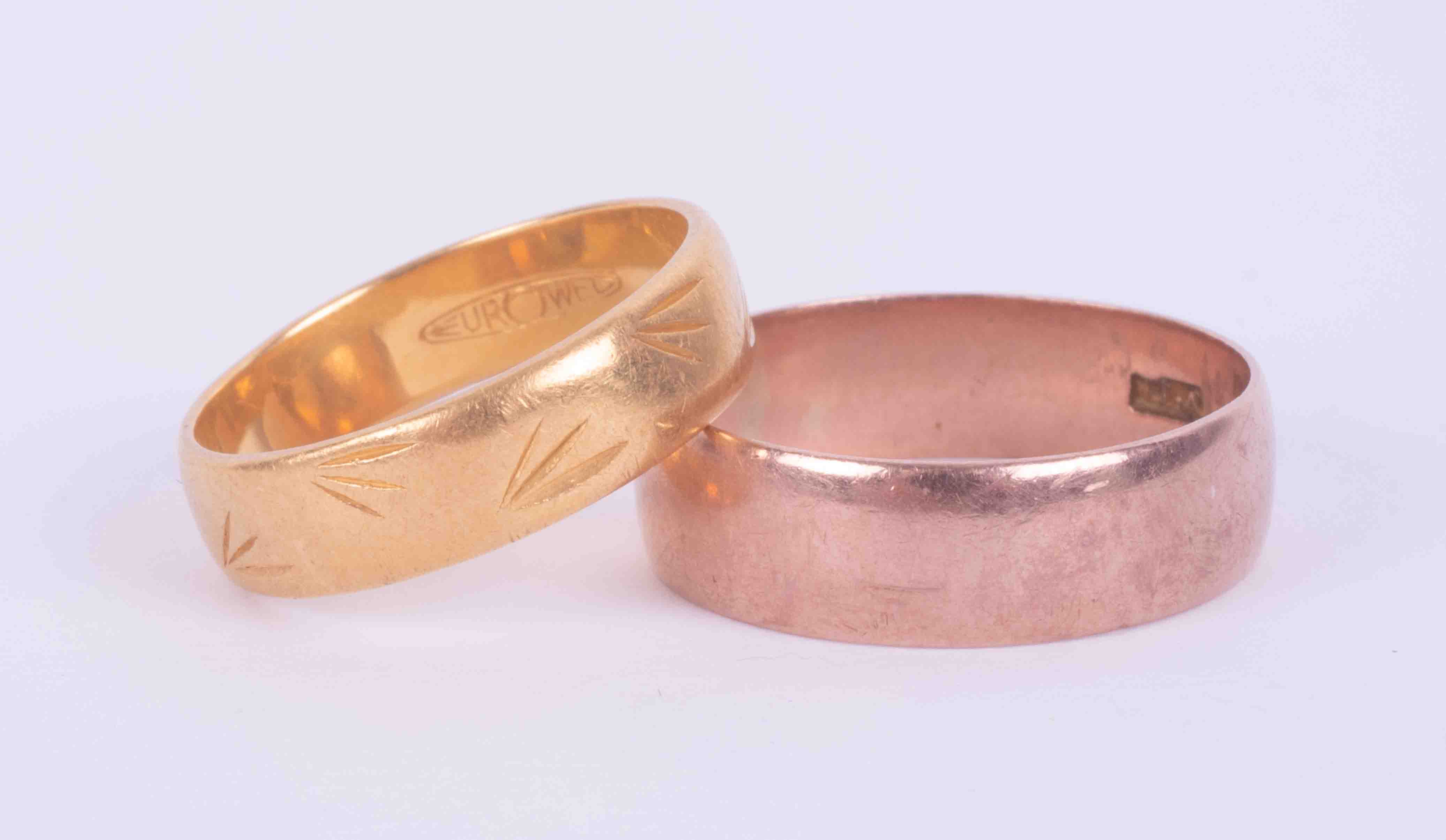 A 9ct rose gold wedding band, 2.73gm, size P, and a 22ct yellow gold engraved wedding band, 3.