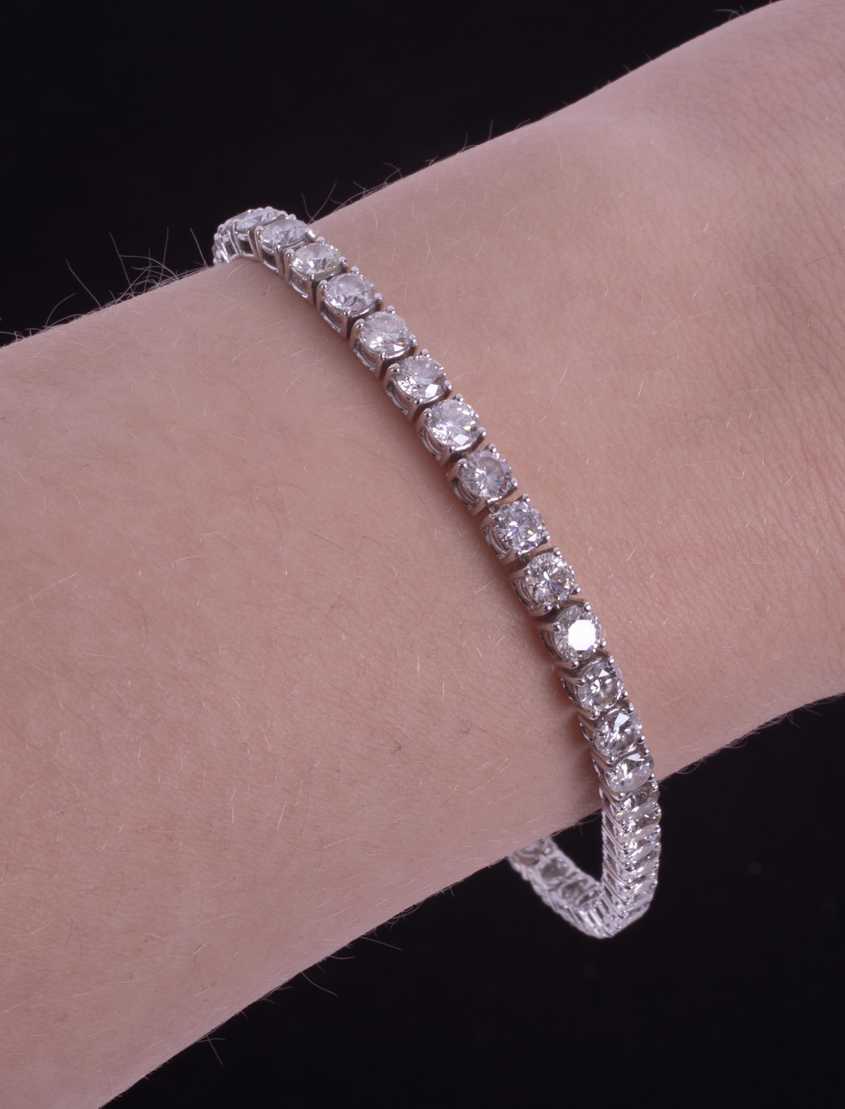 A fine 18ct white gold line bracelet set with 9.00 carats total weight of round brilliant cut - Image 3 of 3