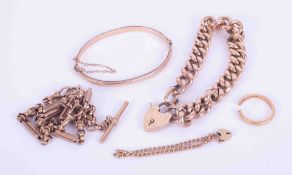 A bag of mixed gold jewellery to include a 9ct curb bracelet with heart padlock & safety chain,