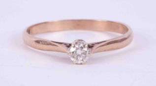A 9ct yellow gold single stone ring set with approx. 0.17 carats of round brilliant cut diamond,