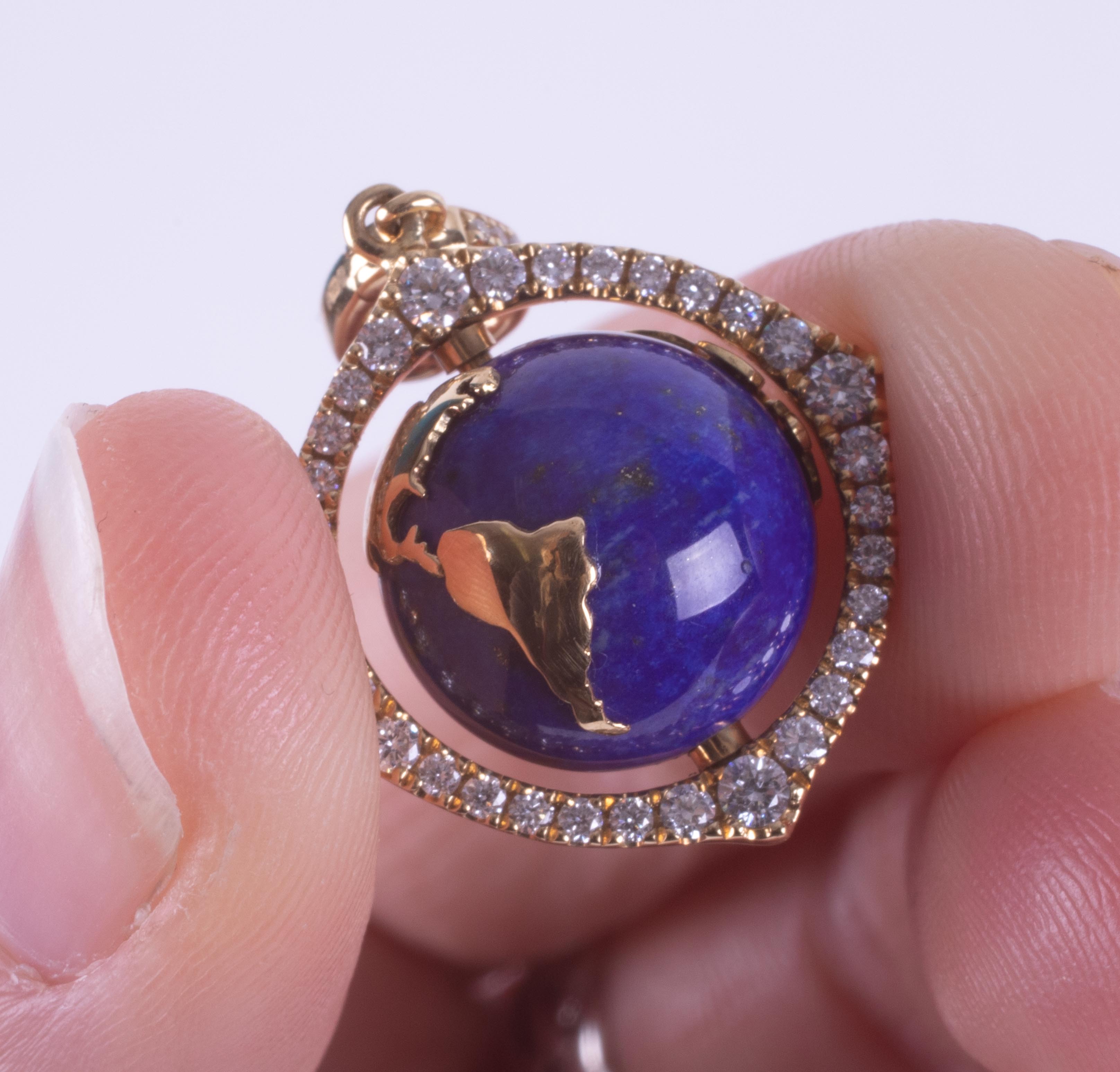 An 18ct yellow gold pendant set with a spinning lapis lazuli & gold 'World' surrounded by small - Image 4 of 7