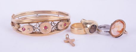 Six items of jewellery to include a yellow gold (not hallmarked or tested) Victorian bangle with