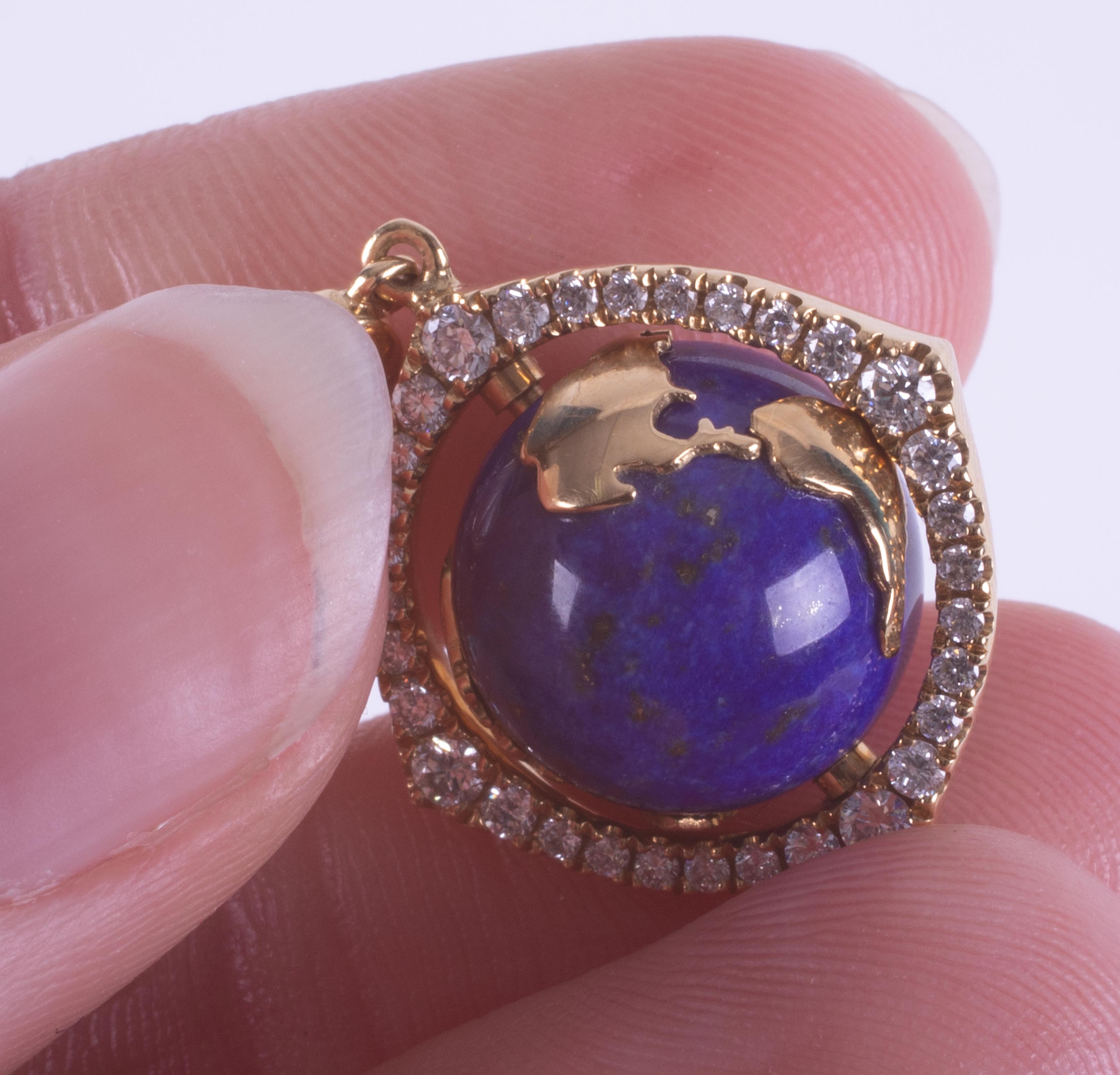 An 18ct yellow gold pendant set with a spinning lapis lazuli & gold 'World' surrounded by small - Image 5 of 7