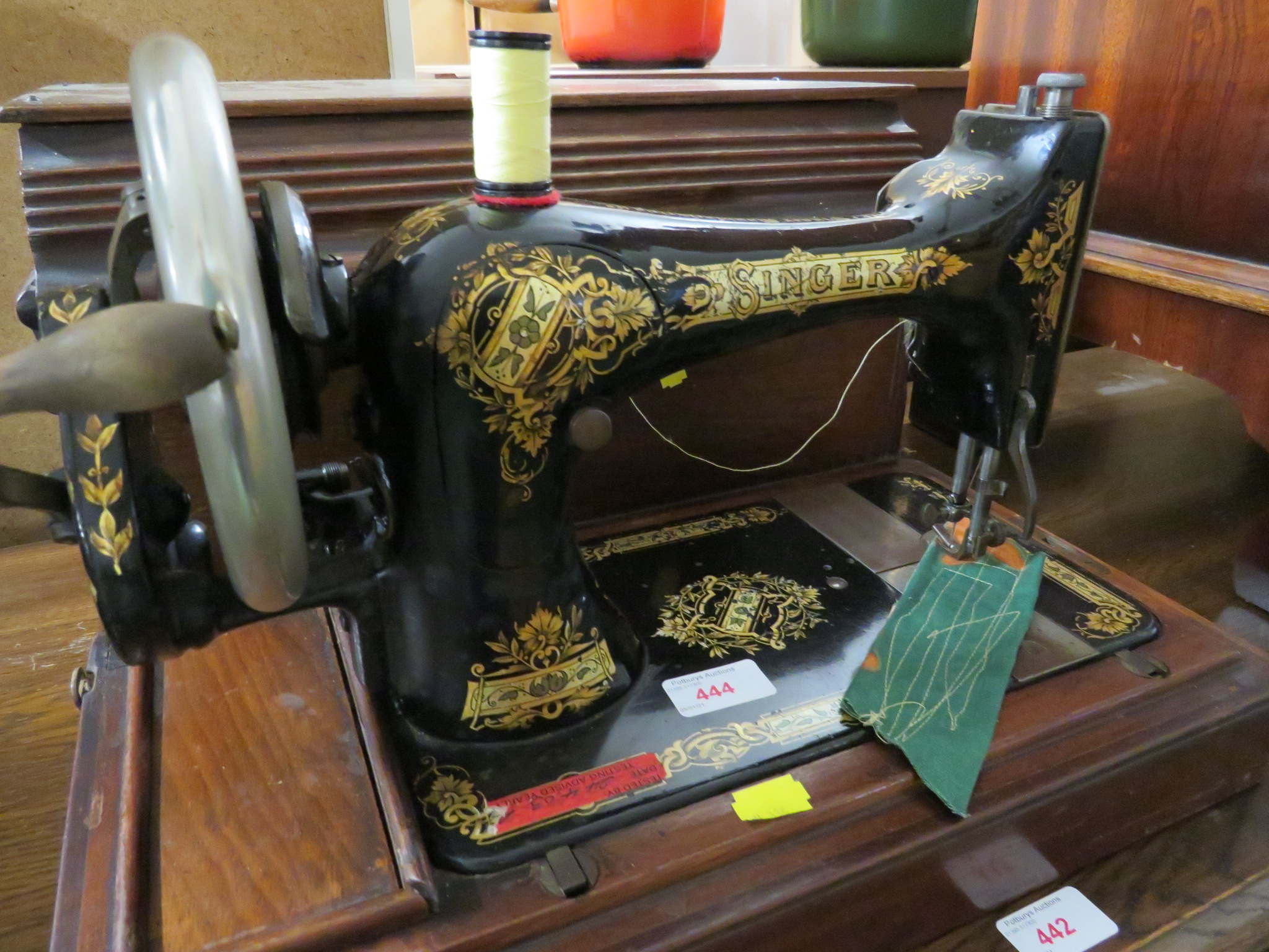 VINTAGE SINGER MANUAL SEWING MACHINE WITH MAHOGANY CASE
