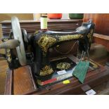 VINTAGE SINGER MANUAL SEWING MACHINE WITH MAHOGANY CASE