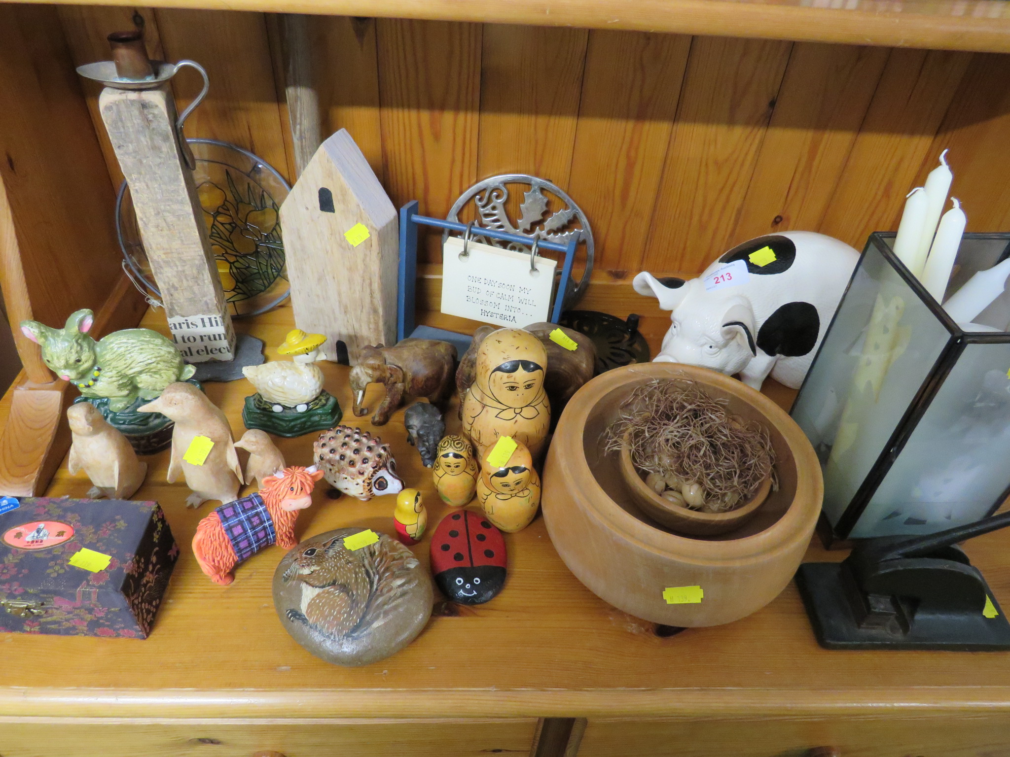 SELECTION OF DECORATIVE HOUSEHOLD ITEMS , INCLUDING CERAMIC PIG , WOODEN BOWLS AND OTHER ITEMS.
