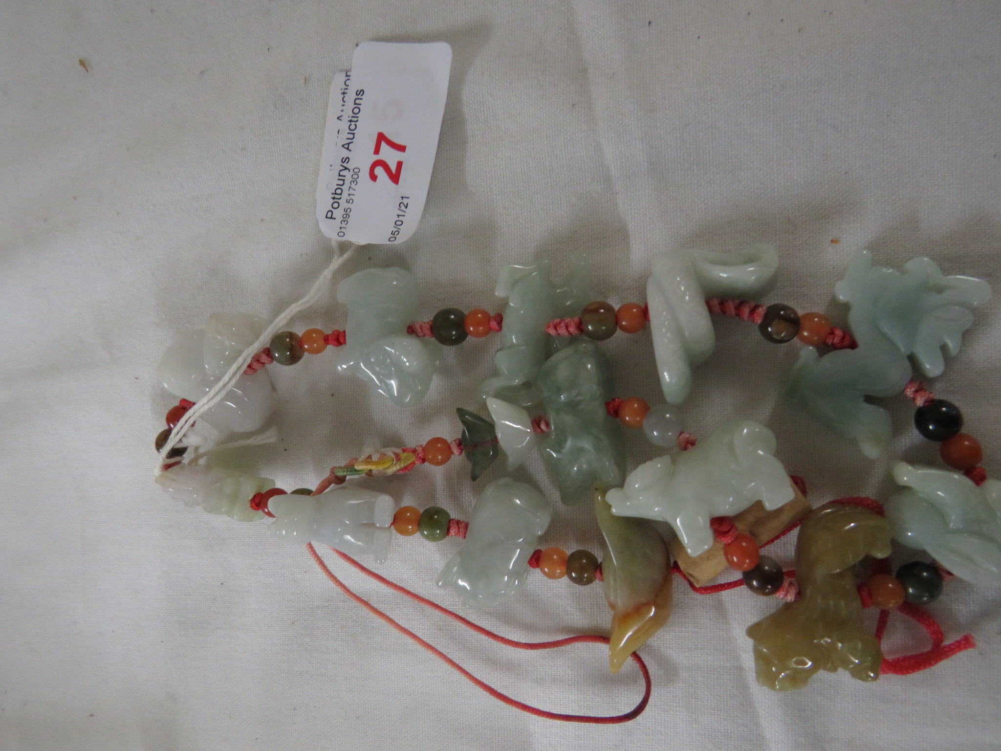 TWELVE THREADED CARVED HARDSTONE ANIMALS BETWEEN POLISHED BEADS