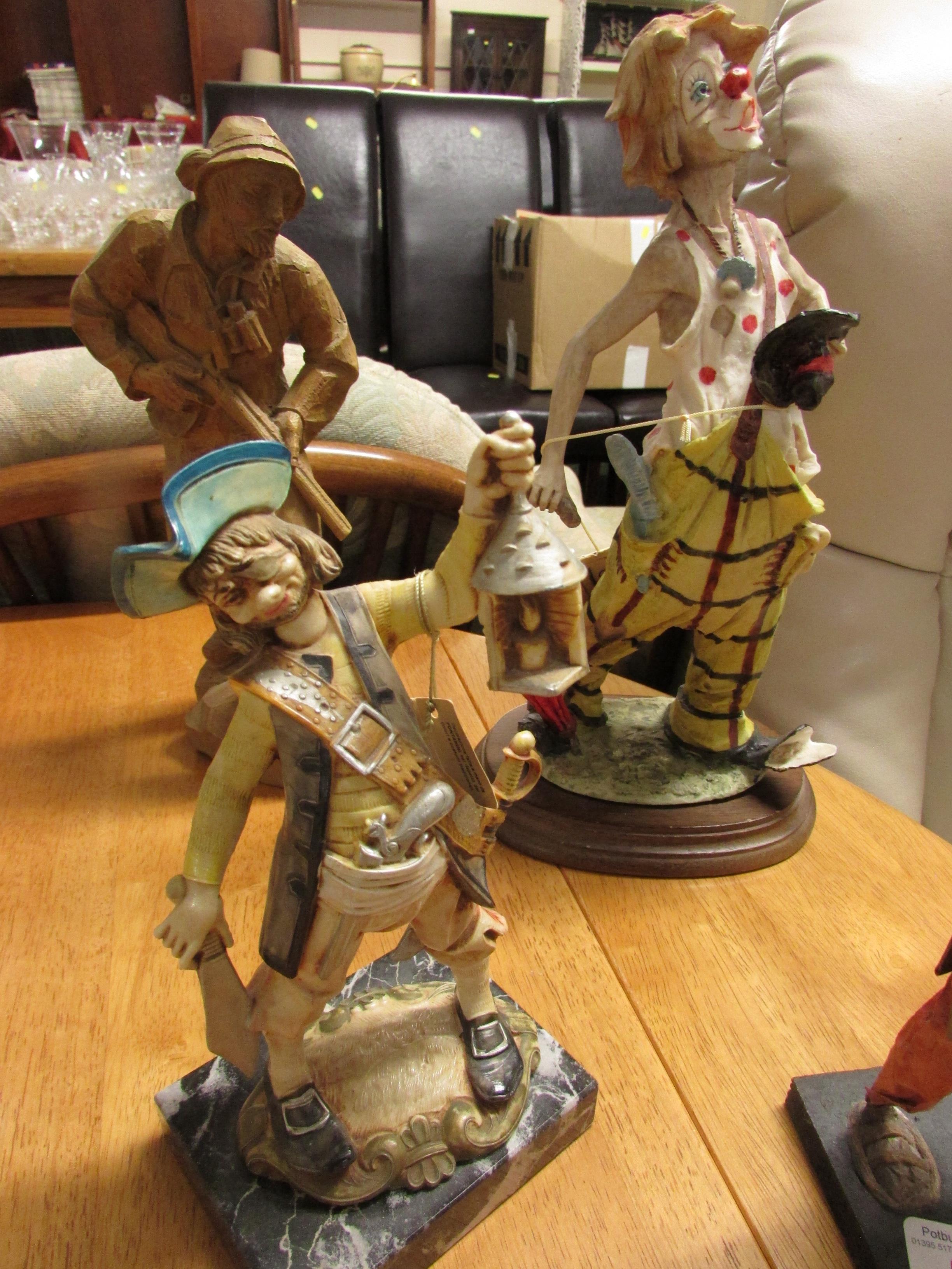 SEVEN WOODEN AND COMPOSITE DECORATIVE FIGURINES INCLUDING LEONARDO COLLECTION CLOWN AND ITAILIAN - Image 2 of 2