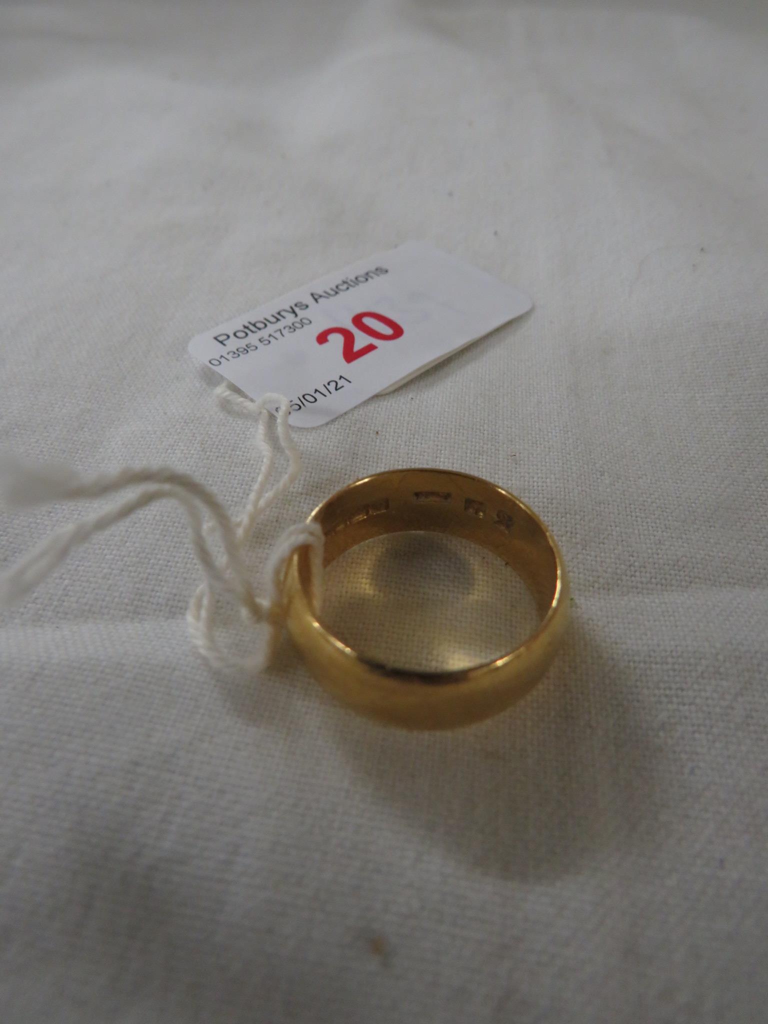 22 carat gold wedding band, British hallmarks, 8.7g