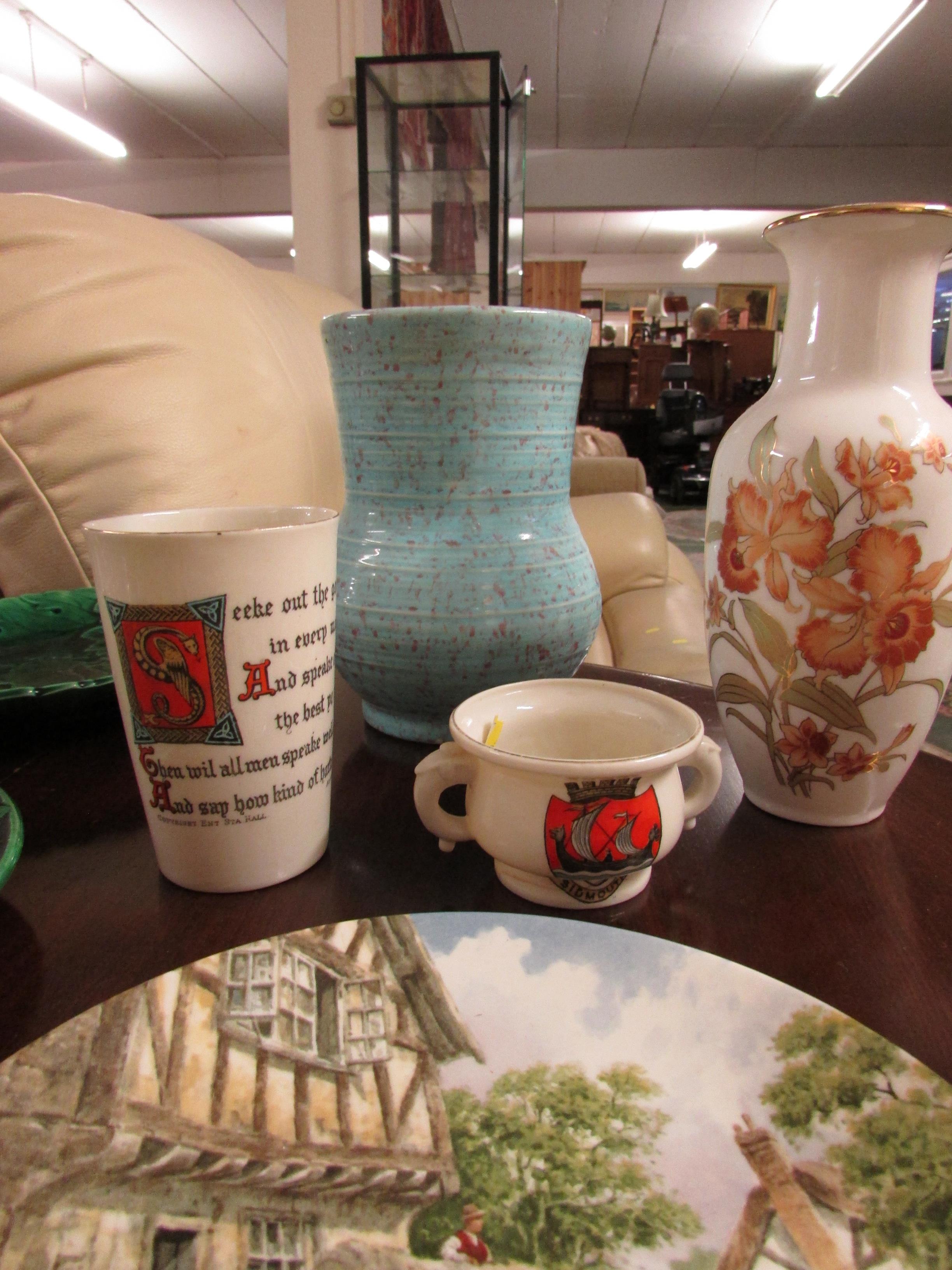 DECORATIVE CHINA INCLUDING LEAF DISH, GOSS MOTTO BEAKER, DUCAL VASE, PIN DISHES AND OTHER ITEMS - Image 2 of 2