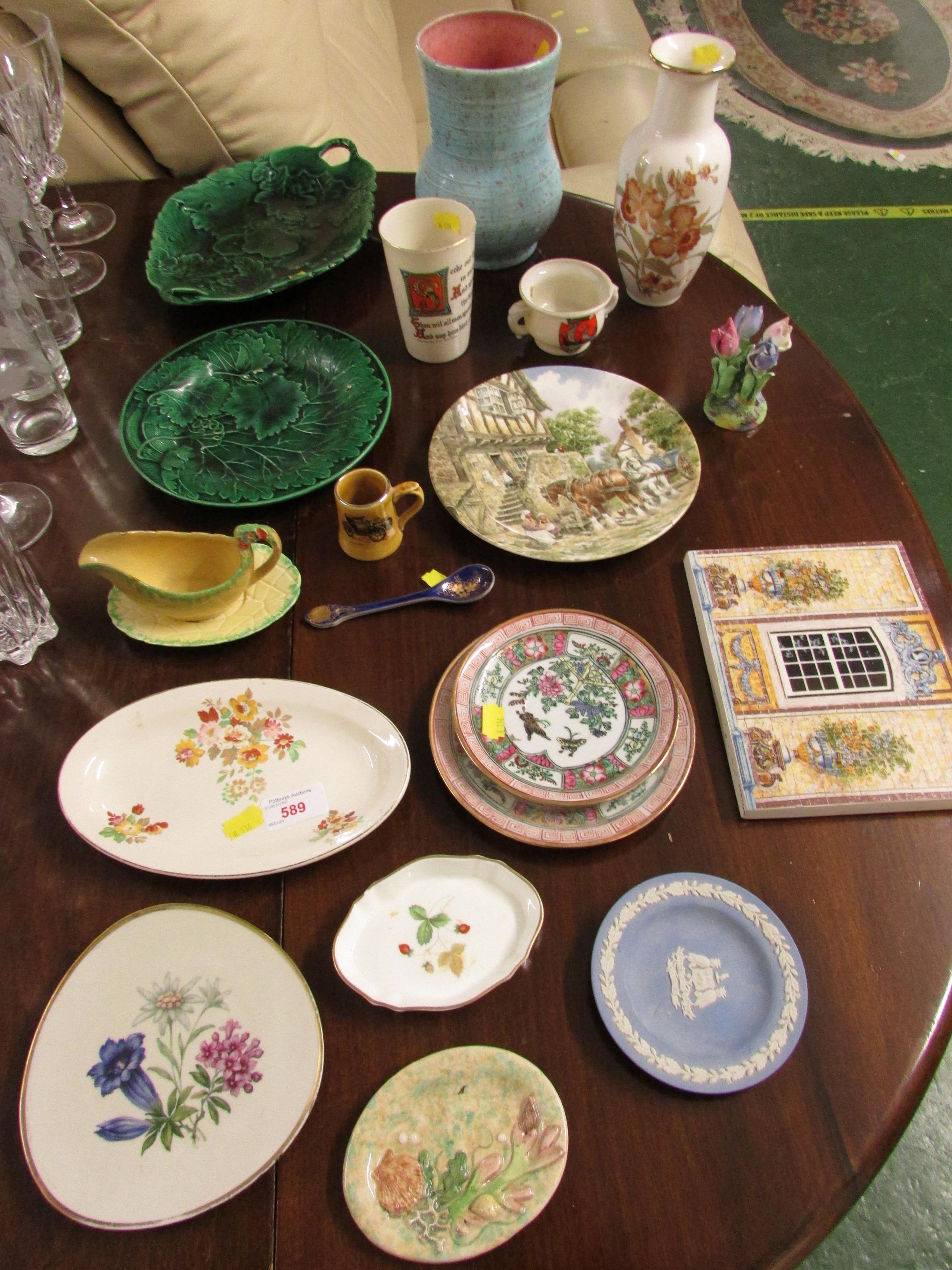 DECORATIVE CHINA INCLUDING LEAF DISH, GOSS MOTTO BEAKER, DUCAL VASE, PIN DISHES AND OTHER ITEMS