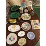 DECORATIVE CHINA INCLUDING LEAF DISH, GOSS MOTTO BEAKER, DUCAL VASE, PIN DISHES AND OTHER ITEMS