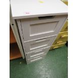 NEST OF BATHROOM DRAWERS IN WHITE FINISH.