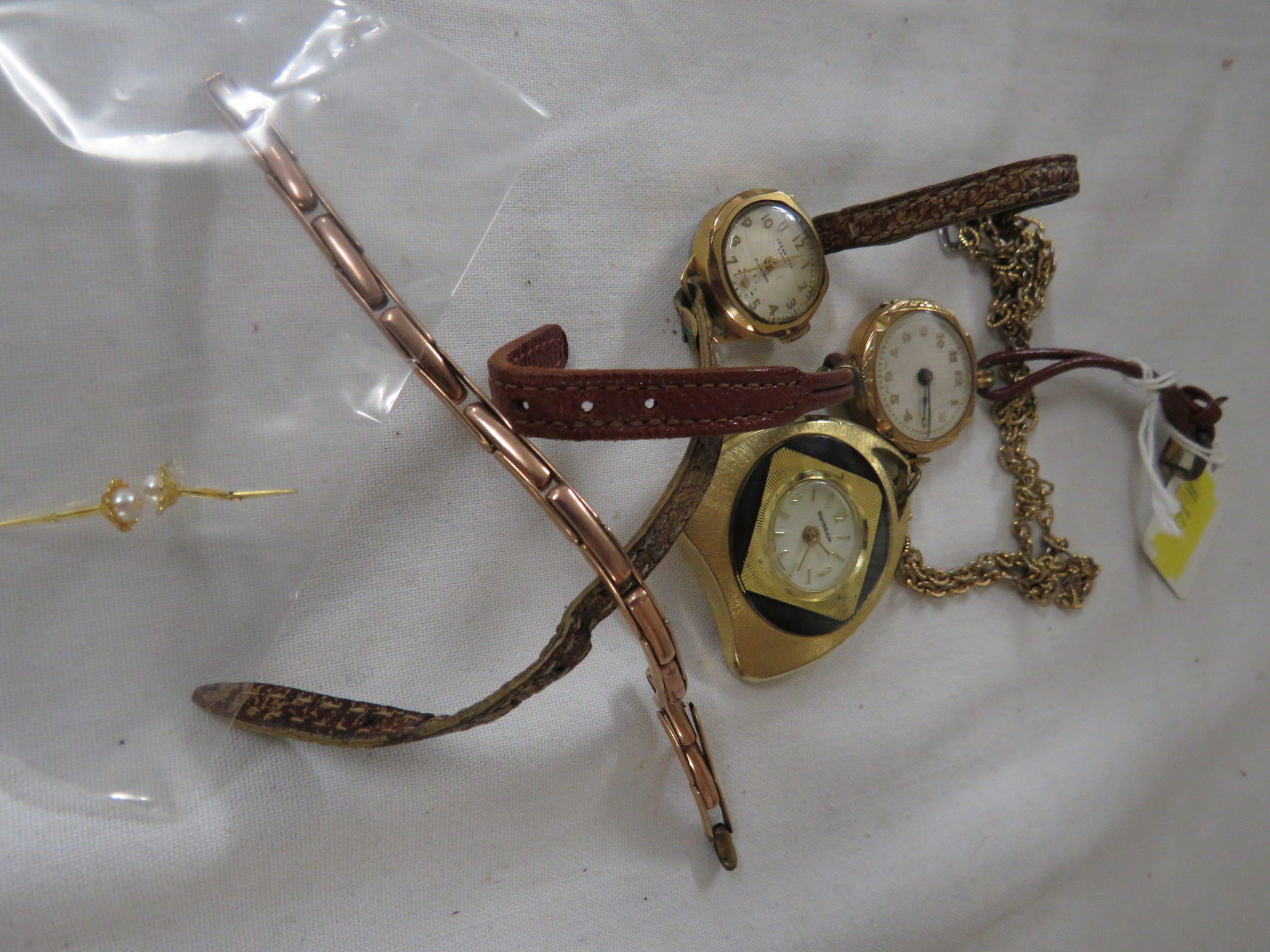 Ladies mechanical wristwatch with 9 carat gold case, ladies mechanical wristwatch with gold-plated - Image 2 of 2