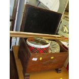 OAK LIFT-TOP STORAGE BOX WITH CONTENTS OF SEWING AND NEEDLEWORK ITEMS INCLUDING BUTTONS.