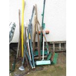 GARDEN LONG HANDLED TOOLS, SCARIFIER, FOLDING STANDS, DRAIN RODS ETC (A/F)