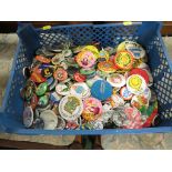 TRAY OF VINTAGE TIN BADGES.