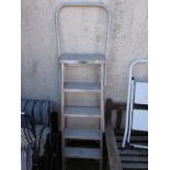 GRAVITY-RANDALL FIVE TREAD ALUMINIUM STEPLADDER