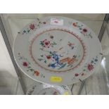 CHINESE PORCELAIN FAMILLE ROSE PLATE DECORATED WITH CRANE AND GARDEN WALL