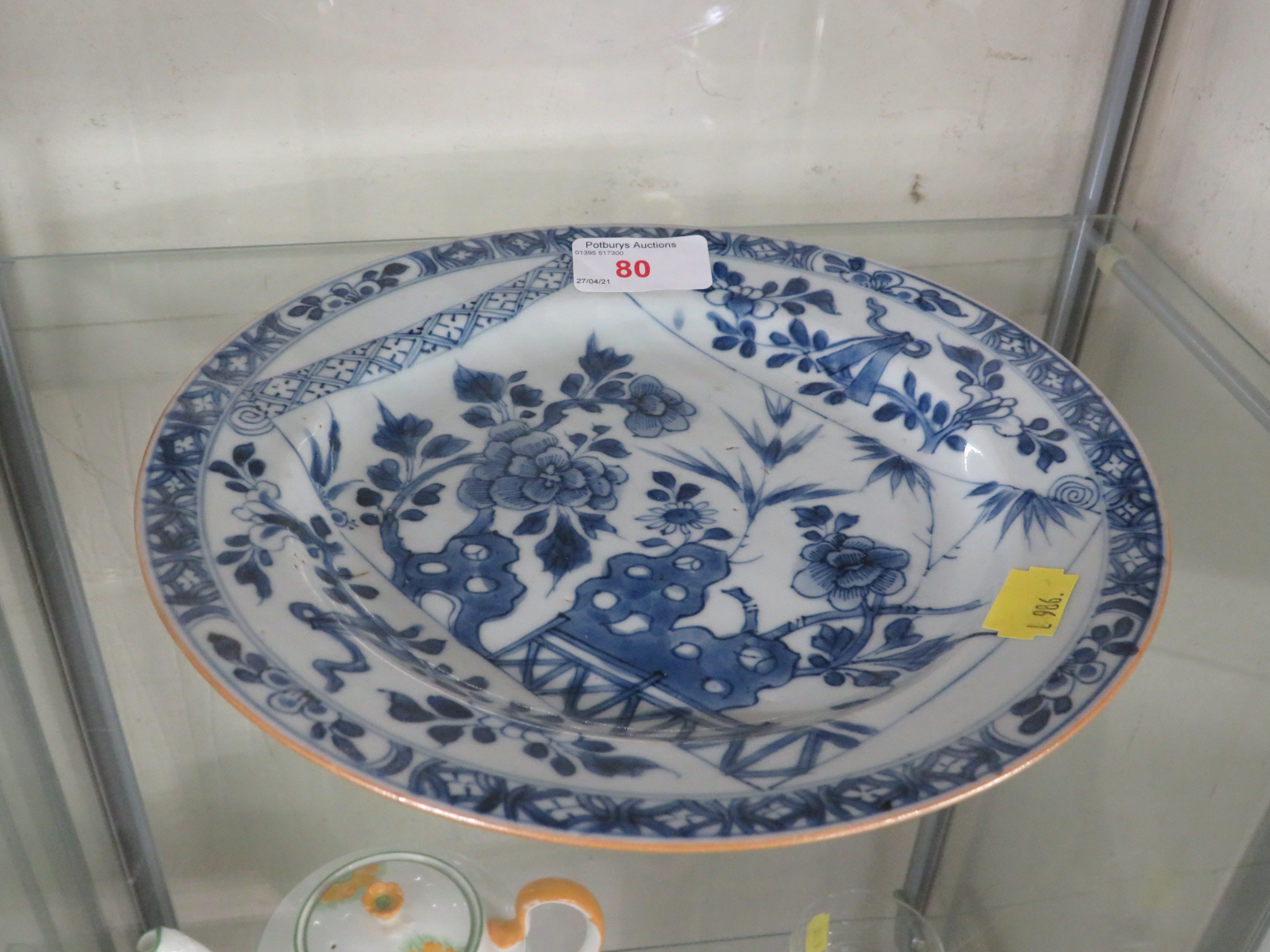 CHINESE BLUE AND WHITE PORCELAIN PLATE DECORATED WITH CHRYSANTHEMUMS AND HATCHWORK
