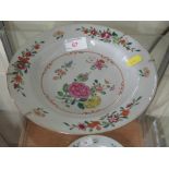 CHINESE PORCELAIN FAMILLE ROSE DISH DECORATED WITH FLOWERS