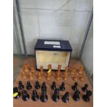 SET OF WEIGHTED BOXWOOD CHESS PIECES.