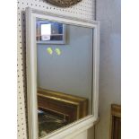 RECTANGULAR WALL MIRROR IN WHITE FRAME