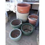 EIGHT ASSORTED GARDEN POTS INCLUDING GLAZED CERAMIC EXAMPLES