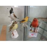 THREE GOEBEL FIGURINES OF BIRDS INCLUDING ROBIN, TOGETHER WITH A KARL ENS FIGURE OF A CRESTED