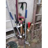 SCOTTS LAWN SPREADER AND A QUANTITY OF GARDEN HAND TOOLS