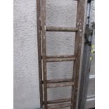 WOODEN EXTENDING LADDER