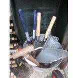 GALVANIZED BUCKET, GARDEN HAND TOOLS AND A PLASTIC WORK TRAY