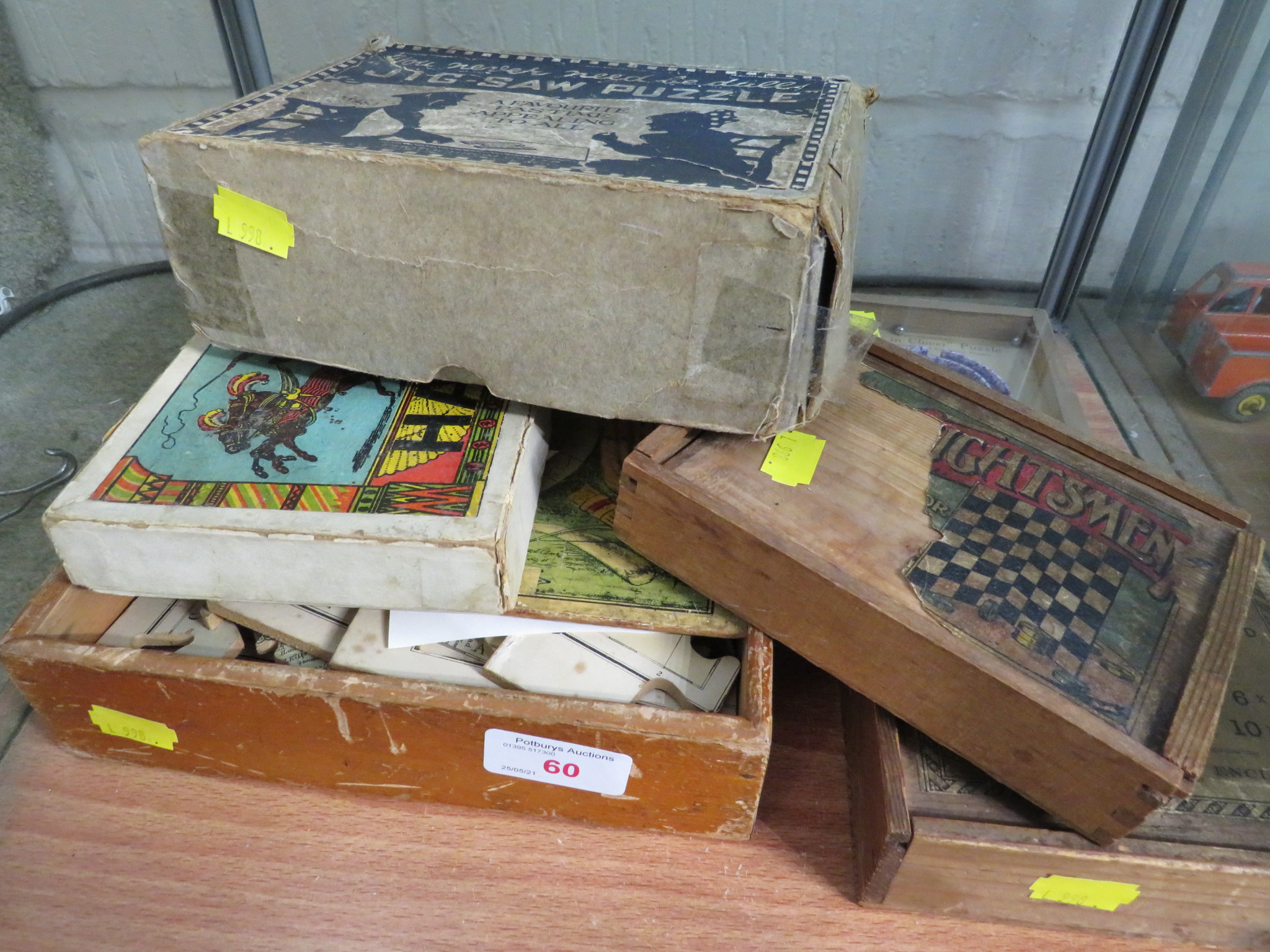 SMALL SELECTION OF VINTAGE WOODEN JIG SAWS, PUZZLES AND GAMES, INCLUDING 'NEW DISSECTED MAPS'