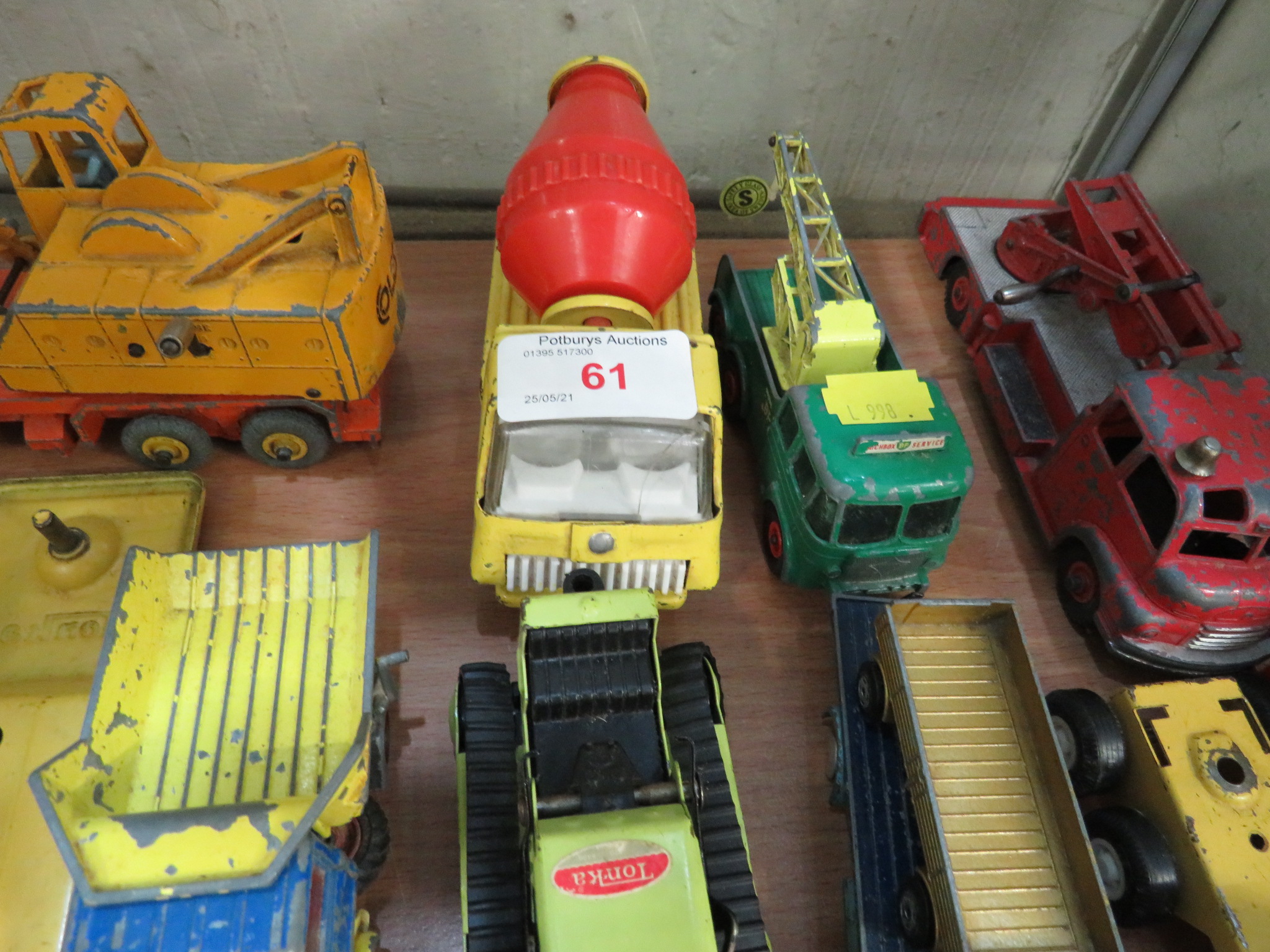 TWO SHELVES OF VINTAGE DIE CAST VEHICLES, DINKY TOYS, MATCH BOX ETC. - Image 2 of 2