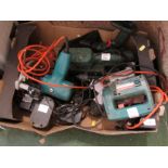 BOX OF ELECTRIC HAND TOOLS INCLUDING SANDERS, DRILLS AND OTHER ITEMS. (AF)