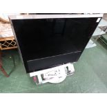 BANG & OLUFSEN BEOVISION 10 / 32 TELEVISION ON MOTORISED STAND WITH INSTRUCTION BOOK (NO REMOTE)