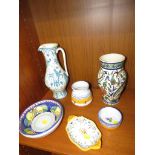 SMALL SELECTION OF DECORATIVE POTTERY.