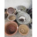 SELECTION OF COMPOSITE STONE, TERRACOTTA AND CERAMIC GARDEN POTS AND PLANTERS (A/F)